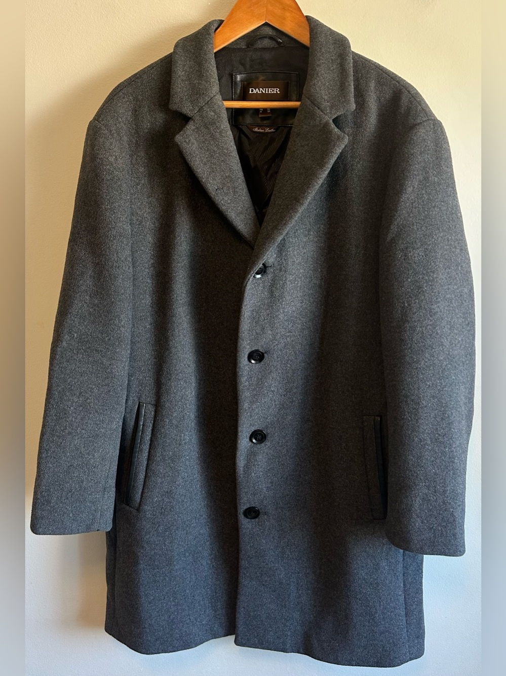 Danier Single-Breasted Overcoat Men’s XL Gray Wool Blend Italian Leather EUC